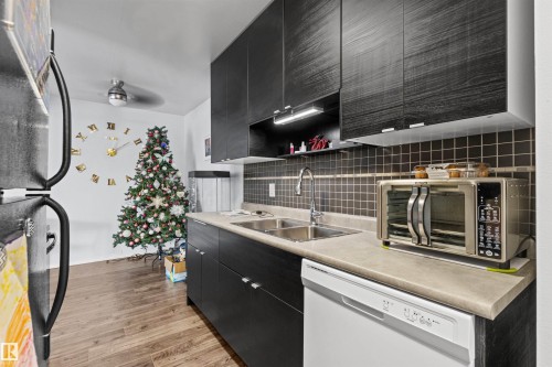 74 11245 31 Avenue, Edmonton, AB - Indoor Photo Showing Kitchen With Double Sink