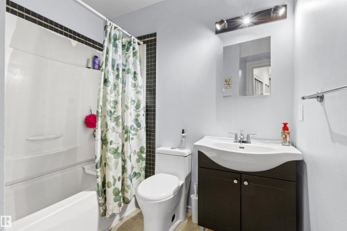 74 11245 31 Avenue, Edmonton, AB - Indoor Photo Showing Bathroom