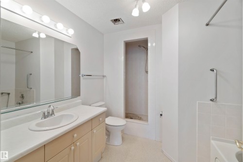 11620 170 Avenue, Edmonton, AB - Indoor Photo Showing Bathroom