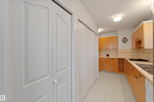 11620 170 Avenue, Edmonton, AB - Indoor Photo Showing Kitchen