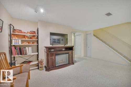 25 603 Youville Drive E, Edmonton, AB - Indoor