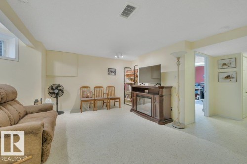 25 603 Youville Drive E, Edmonton, AB - Indoor