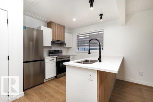 8522/8524 84 Avenue, Edmonton, AB - Indoor Photo Showing Kitchen With Double Sink