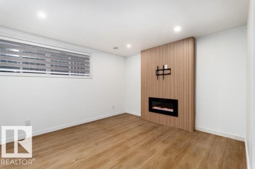 8522/8524 84 Avenue, Edmonton, AB - Indoor With Fireplace
