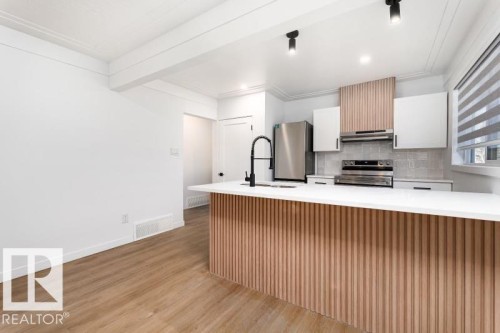 8522/8524 84 Avenue, Edmonton, AB - Indoor Photo Showing Kitchen