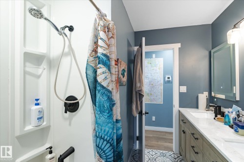 11907 70 Street, Edmonton, AB - Indoor Photo Showing Bathroom