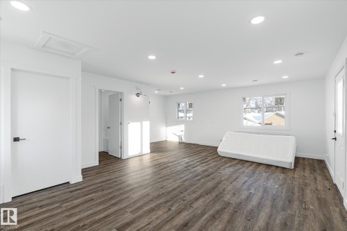 11907 70 Street, Edmonton, AB - Indoor