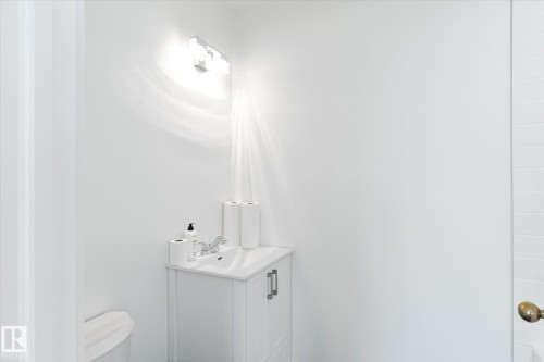 11907 70 Street, Edmonton, AB - Indoor Photo Showing Bathroom