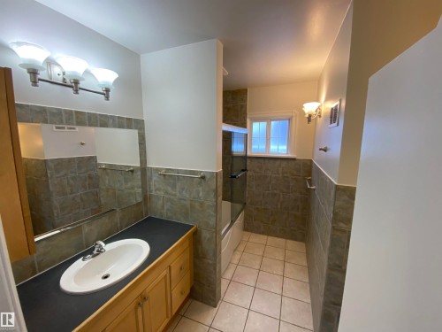 4809 54A Avenue, Vegreville, AB - Indoor Photo Showing Bathroom