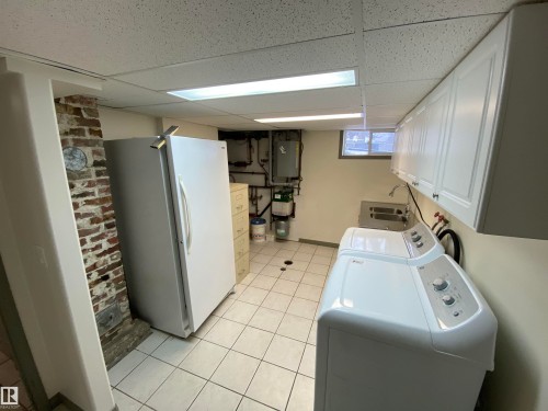 4809 54A Avenue, Vegreville, AB - Indoor Photo Showing Laundry Room
