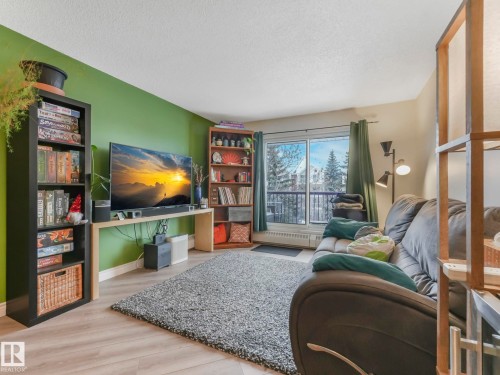 326 10636 120 Street, Edmonton, AB - Indoor Photo Showing Living Room