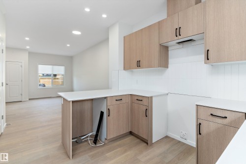4277 Kinglet Drive, Edmonton, AB - Indoor Photo Showing Kitchen
