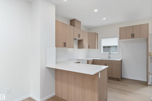 4277 Kinglet Drive, Edmonton, AB - Indoor Photo Showing Kitchen