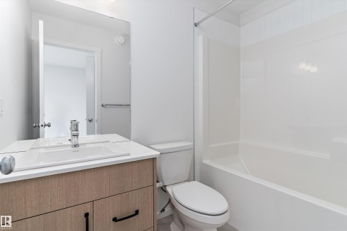 4277 Kinglet Drive, Edmonton, AB - Indoor Photo Showing Bathroom
