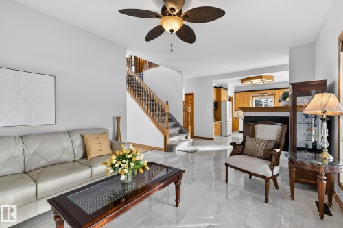 47 Willow Springs Crescent, Sylvan Lake, AB - Indoor Photo Showing Living Room