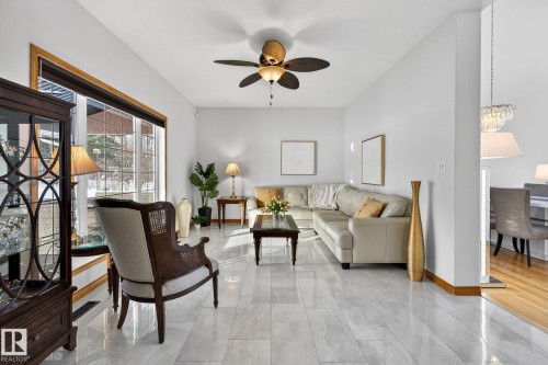 47 Willow Springs Crescent, Sylvan Lake, AB - Indoor Photo Showing Living Room