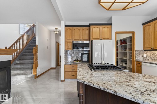 47 Willow Springs Crescent, Sylvan Lake, AB - Indoor Photo Showing Kitchen
