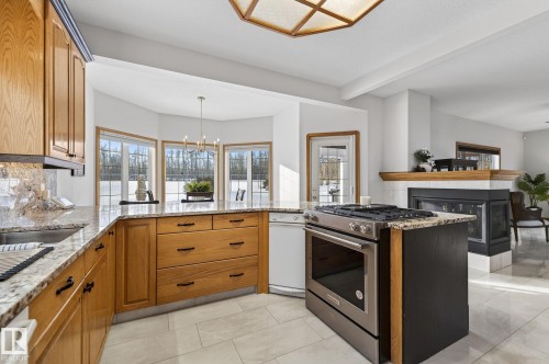 47 Willow Springs Crescent, Sylvan Lake, AB - Indoor Photo Showing Kitchen With Upgraded Kitchen