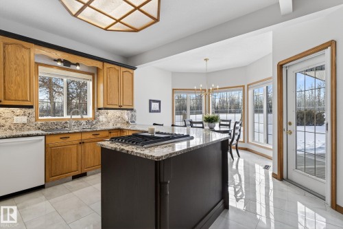 47 Willow Springs Crescent, Sylvan Lake, AB - Indoor Photo Showing Kitchen