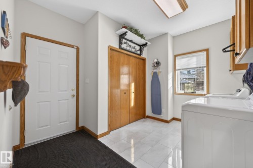 47 Willow Springs Crescent, Sylvan Lake, AB - Indoor Photo Showing Other Room