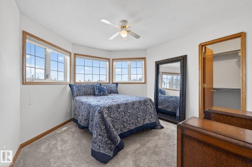 47 Willow Springs Crescent, Sylvan Lake, AB - Indoor Photo Showing Bedroom