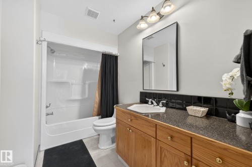 47 Willow Springs Crescent, Sylvan Lake, AB - Indoor Photo Showing Bathroom