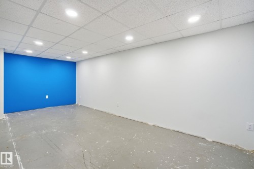 457 Abbottsfield Road, Edmonton, AB - Indoor
