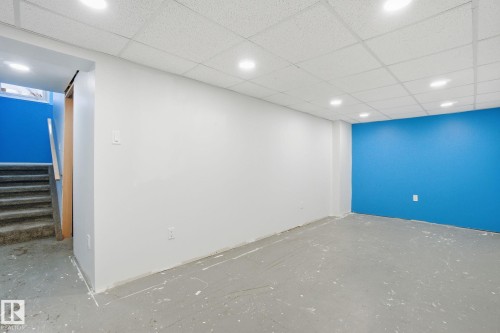 457 Abbottsfield Road, Edmonton, AB - Indoor
