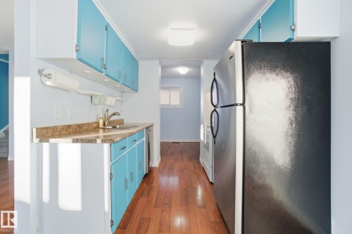 457 Abbottsfield Road, Edmonton, AB - Indoor Photo Showing Kitchen