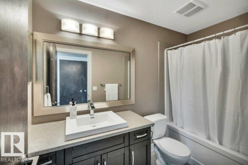 7647 181 Avenue, Edmonton, AB - Indoor Photo Showing Bathroom