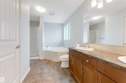 Edmonton, AB - Indoor Photo Showing Bathroom