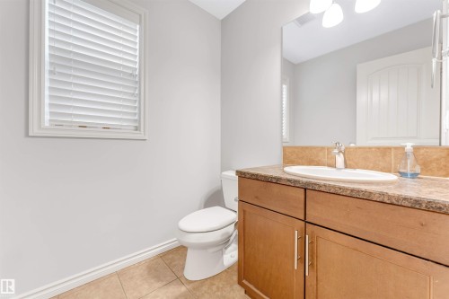 Edmonton, AB - Indoor Photo Showing Bathroom