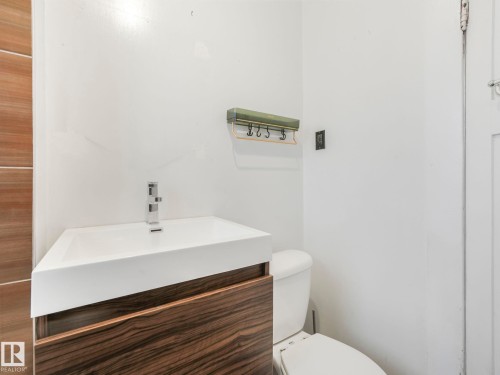 10975 123 Street, Edmonton, AB - Indoor Photo Showing Bathroom