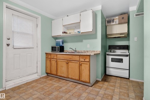 1732 61 Street, Edmonton, AB - Indoor Photo Showing Kitchen