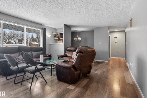 1732 61 Street, Edmonton, AB - Indoor Photo Showing Living Room
