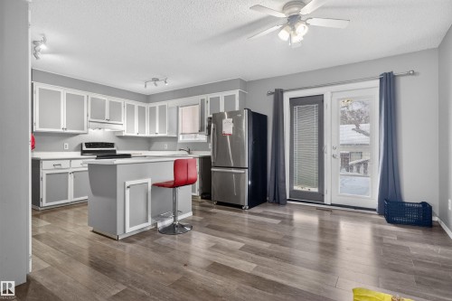 1732 61 Street, Edmonton, AB - Indoor Photo Showing Kitchen
