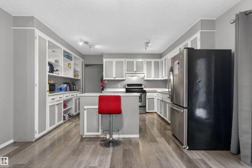 1732 61 Street, Edmonton, AB - Indoor Photo Showing Kitchen