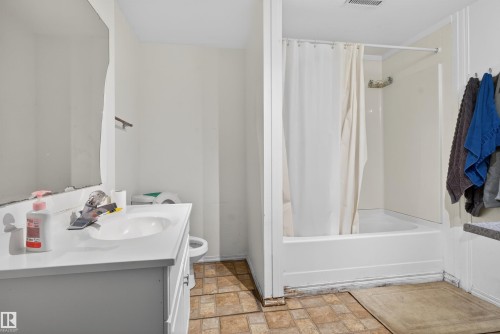 1732 61 Street, Edmonton, AB - Indoor Photo Showing Bathroom
