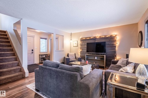 161 Hayward Crescent, Edmonton, AB - Indoor Photo Showing Living Room