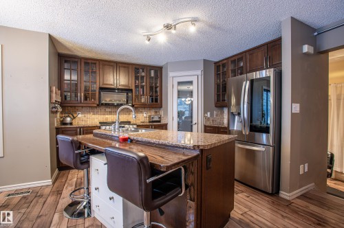 161 Hayward Crescent, Edmonton, AB - Indoor Photo Showing Kitchen
