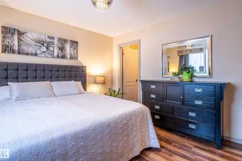 161 Hayward Crescent, Edmonton, AB - Indoor Photo Showing Bedroom