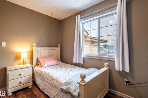 161 Hayward Crescent, Edmonton, AB - Indoor Photo Showing Bedroom