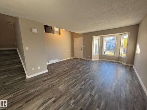 46 Matthew Road, Spruce Grove, AB - Indoor Photo Showing Other Room