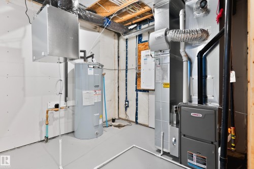 17203 3 Street, Edmonton, AB - Indoor Photo Showing Basement