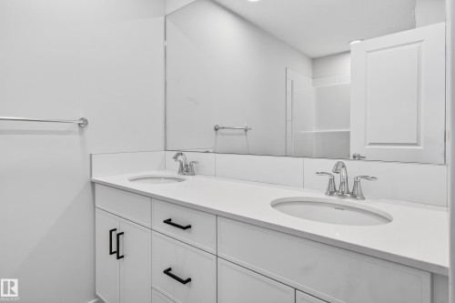 17203 3 Street, Edmonton, AB - Indoor Photo Showing Bathroom