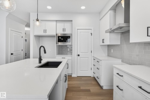 17427 3 Street  Edmonton, AB T5Y 4G7