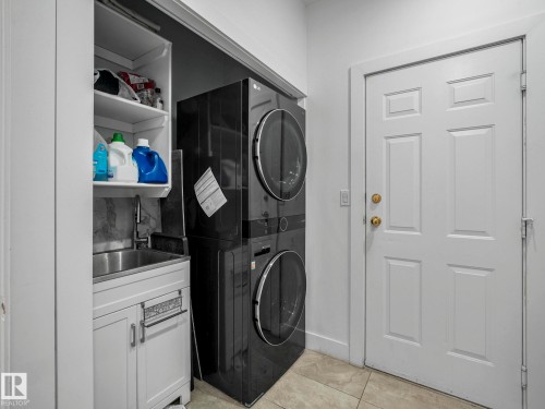 572 Butterworth Way, Edmonton, AB - Indoor Photo Showing Laundry Room