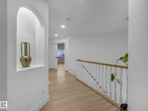 572 Butterworth Way, Edmonton, AB - Indoor Photo Showing Other Room