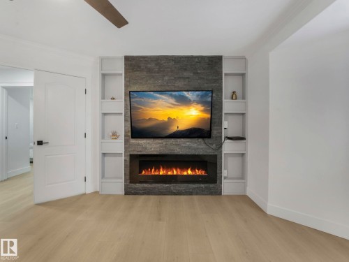 572 Butterworth Way, Edmonton, AB - Indoor Photo Showing Living Room With Fireplace