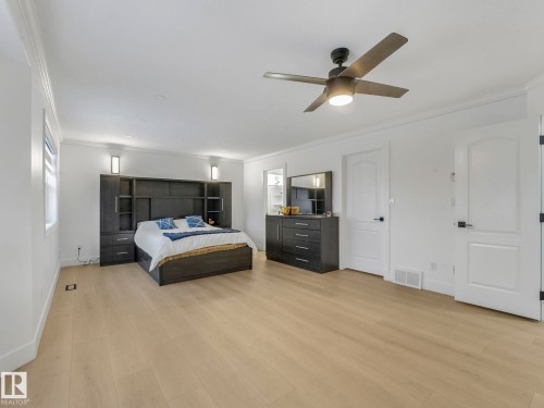 572 Butterworth Way, Edmonton, AB - Indoor Photo Showing Bedroom
